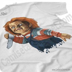 Camiseta Chucky con cuchillo Chico color blanco perspectiva cerca